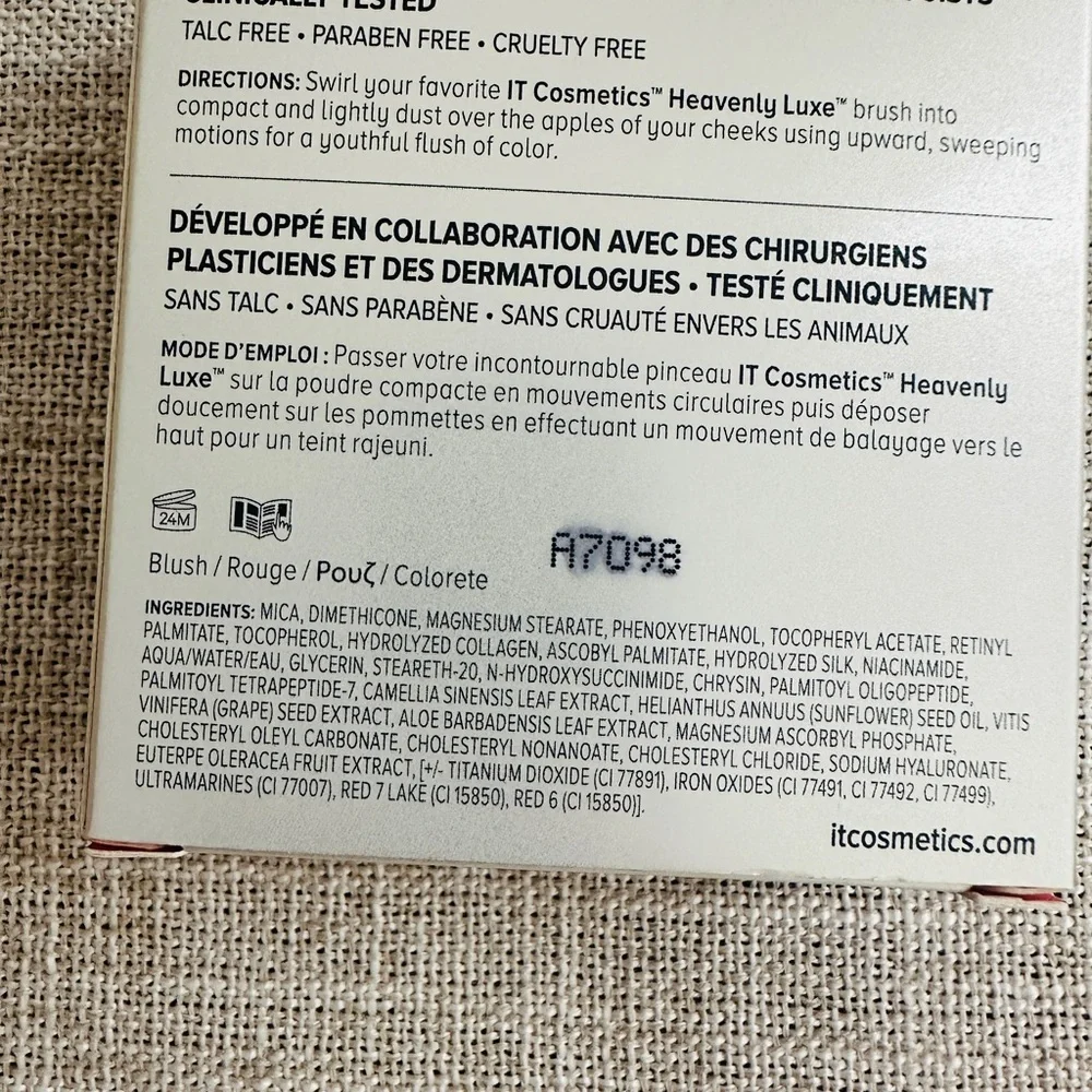 IT Cosmetics Poreless Finish Blush - Naturally Pretty